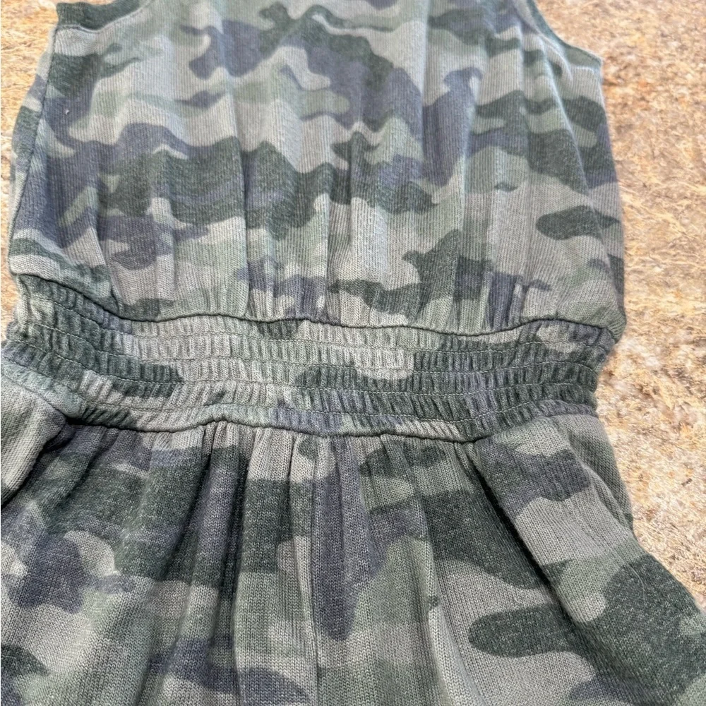 GAP Kids Girls Camo Romper – Size Small (6-7Y)